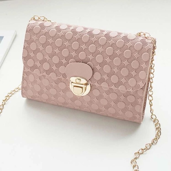 Handbags - ❤️4/$25❤️ Pink shoulder bag